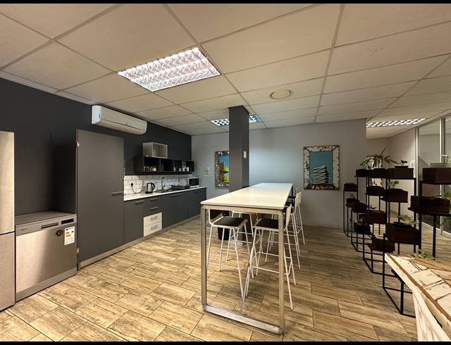 25M² CO-WORKING SPACE TO LET IN DIE HOEWES